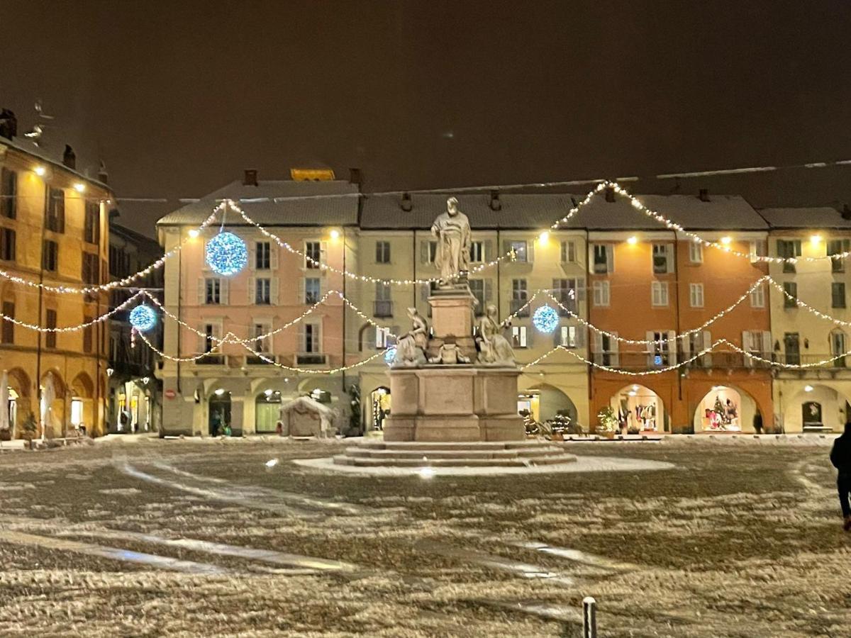 Cozy Place 10 Vercelli Bagian luar foto